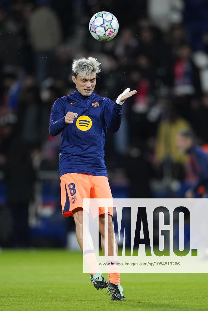 Pedri Gonzalez of FC Barcelona, Barca warms up during the UEFA Champions League 2026 27 League Phase MD3 match between Paris Saint-Germain and FC Barcelona at Parc des Princes on Octuber 20, 2026, in Paris, France. Paris France - ZUMAa181 20261020_zaa_a181_044