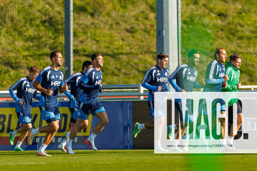 Nikola Katic, FC Schalke 04; Robin Gosens, FC Schalke 04; Kenan Karaman, FC Schalke 04; Timo Becker of FC Schalke 04 warming up during FC Schalke 04 training at the Schalke 04 training facility on October 20, 2026, in Gelsenkirchen. Photo by Mario Hommes, DeFodi Images. Nikola Katic, FC Schalke 04, Robin Gosens (FC Schalke 04), Kenan Karaman (FC Schalke 04), Timo Becker of FC Schalke 04 warms up during FC Schalke 04 practice at the Schalke 04 training facility on October 20, 2026, in Gelsenkirchen. Photo by Mario Hommes, DeFodi Images. Photo by Mario Hommes, DeFodi Images.