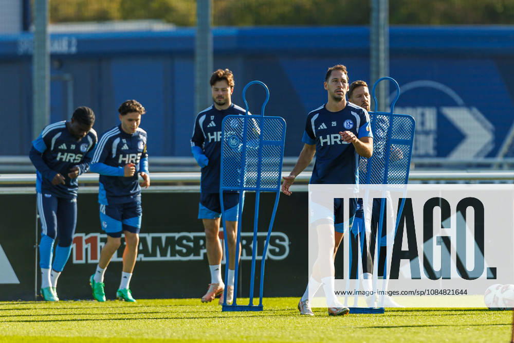 Nikola Katic of FC Schalke 04 watches during FC Schalke 04 s practice at the Schalke 04 training facility on October 20, 2026, in Gelsenkirchen. Photo by Mario Hommes, DeFodi Images. Nikola Katic of FC Schalke 04 looks on during the practice of FC Schalke 04 at the Schalke 04 training facility on October 20, 2026, in Gelsenkirchen. Photo by Mario Hommes, DeFodi Images. Photo by Mario Hommes, DeFodi Images.