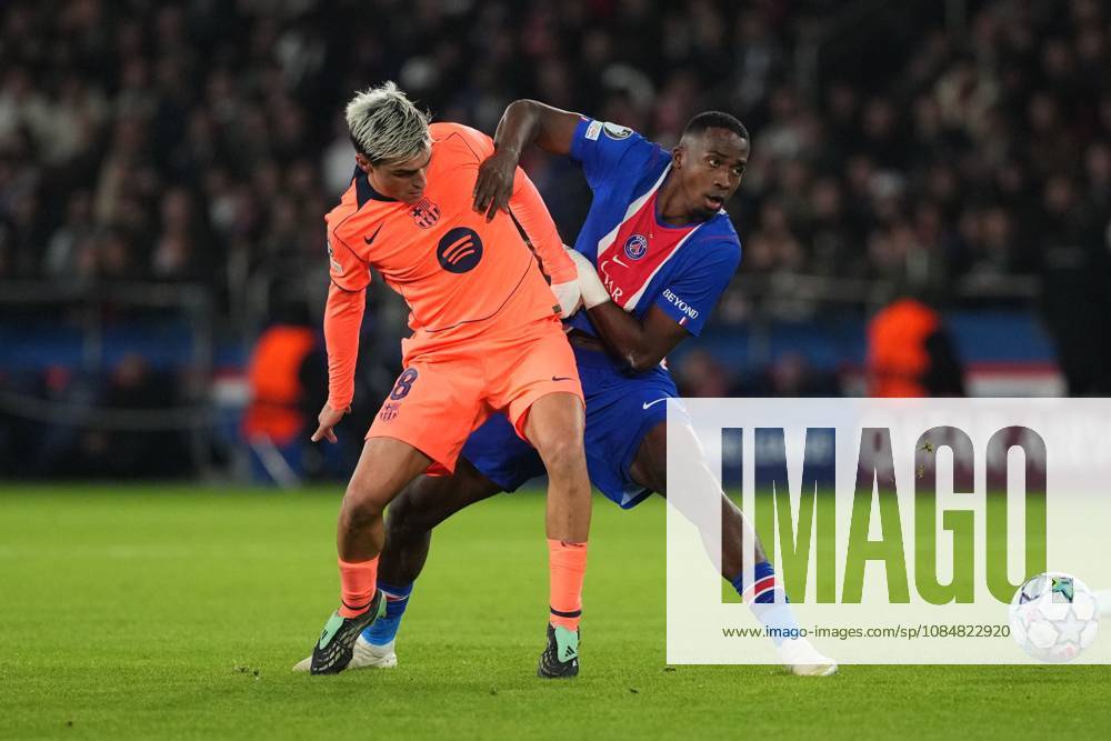 Willian Pacho of PSG battles with Pedri of Barcelona Paris Saint-Germain v Barcelona, UEFA Champions League, Football, Parc des Princes, Paris, France - 20 Oct 2026Paris Parc des Princes France