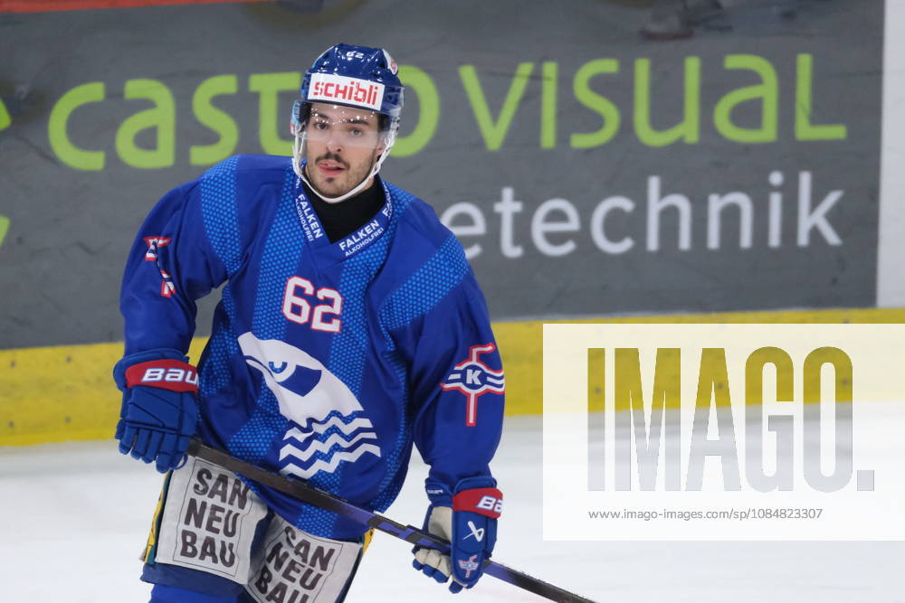 Swiss Ice hockey, Eishockey - EHC Kloten vs Lausanne Hockey - EHC Kloten Forward Livio Truog (62) during warm up