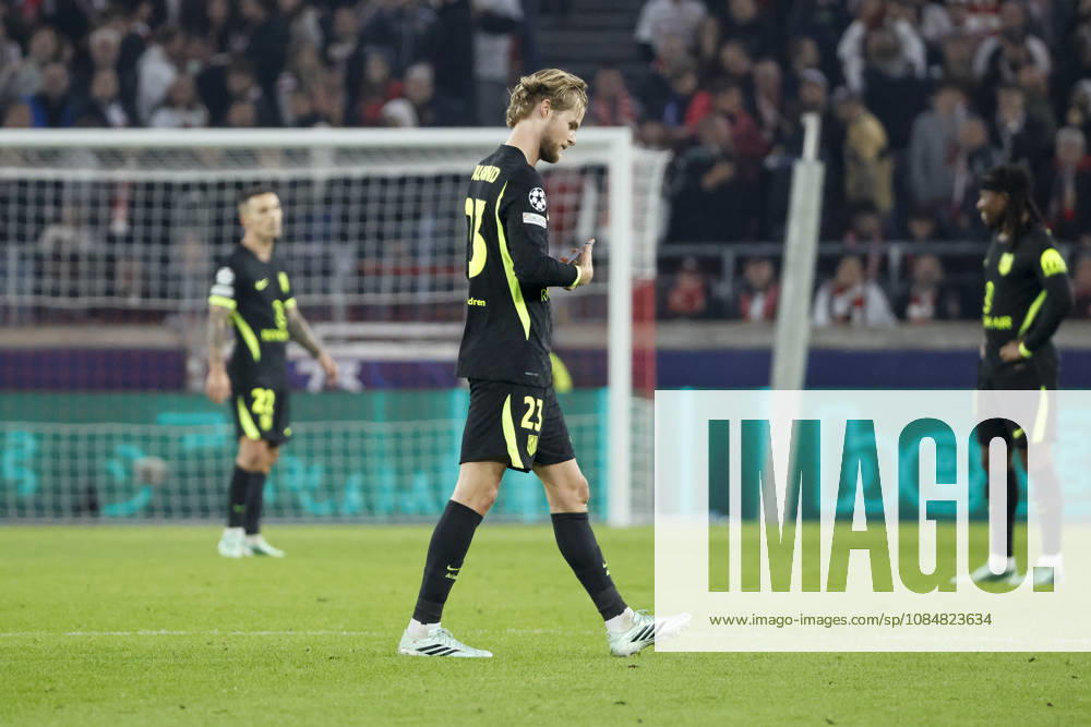 Morten Hjulmand of Atlético Madrid, 23, leaves the field after receiving a red card; Germany, soccer, UEFA Champions League, Matchday 3, 2026–2027, VfB Stuttgart vs. Atlético Madrid, October 20, 2026, Stuttgart Arena, Stuttgart, Germany