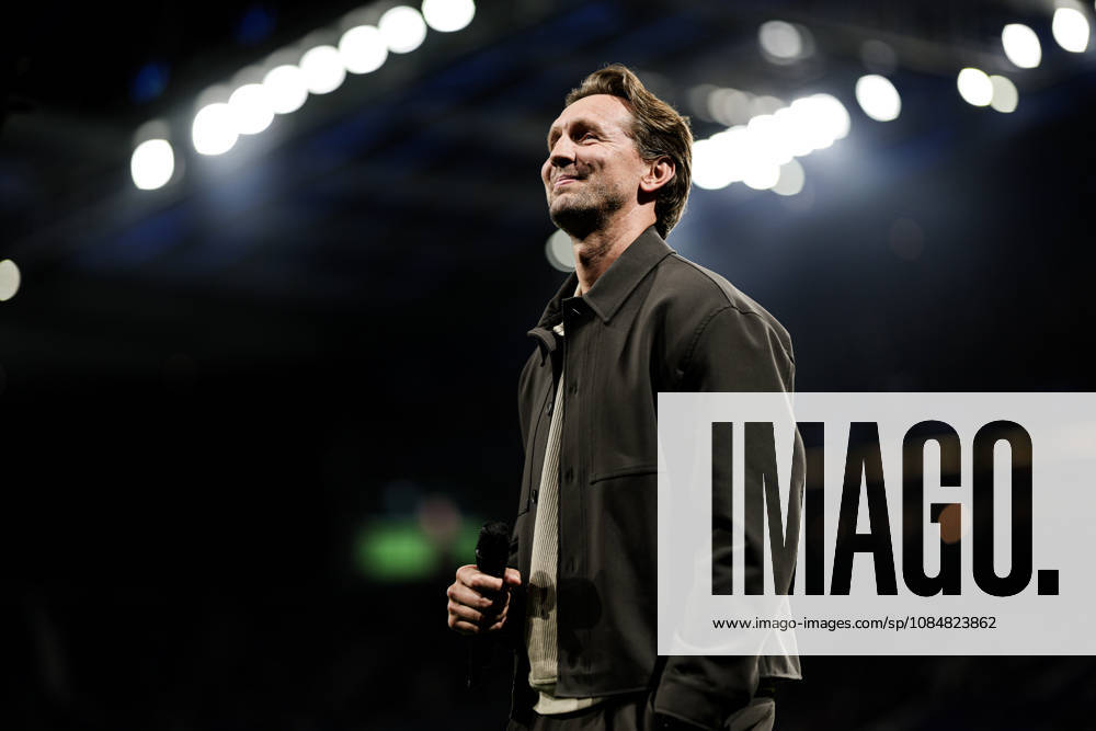 FC Porto v PSV Eindhoven - UEFA Champions League 2026 27 League Phase MD3 Luuk de Jong is honored before the UEFA Champions League 2026 27 League Phase Matchday 3 match between FC Porto and PSV at Estadio do Dragao in Porto, Portugal, on October 20, 2026. porto Porto Portugal