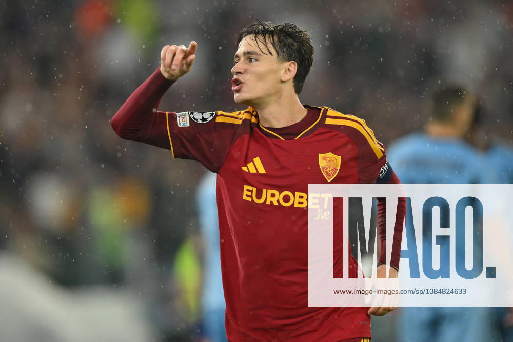 AS Roma v Slovan Bratislava - UEFA Champions League ROME, ITALY - OCTOBER 20 : Nicolo’ Pisilli of AS Roma celebrates after scoring a goal during the Champions League match between AS Roma and Slovan Bratislava at Stadio Olimpico on October 20 ,2026 in Rome, Italy. Claudio Pasquazi Anadolu Rome Italy. Editorial use only. Please get in touch for any other usage.