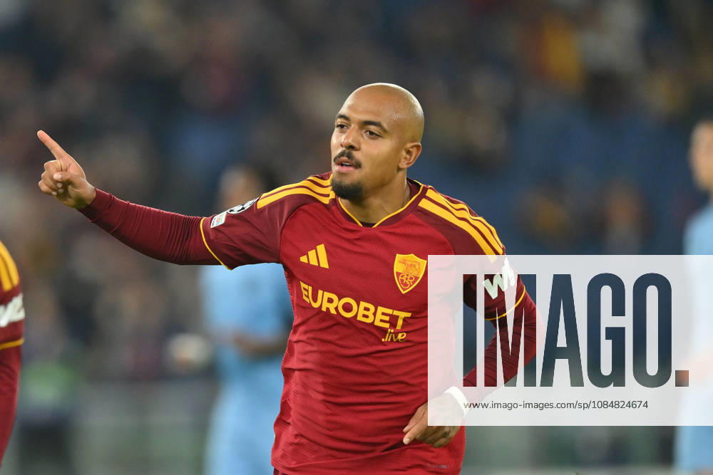 AS Roma v Slovan Bratislava - UEFA Champions League ROME, ITALY - OCTOBER 20 : Donyell Malen of AS Roma celebrates after scores The penalty during the Champions League match between Slovan Bratislava at Stadio Olimpico on October 20 ,2026 in Rome, Italy. Claudio Pasquazi Anadolu Rome Italy. Editorial use only. Please get in touch for any other usage.