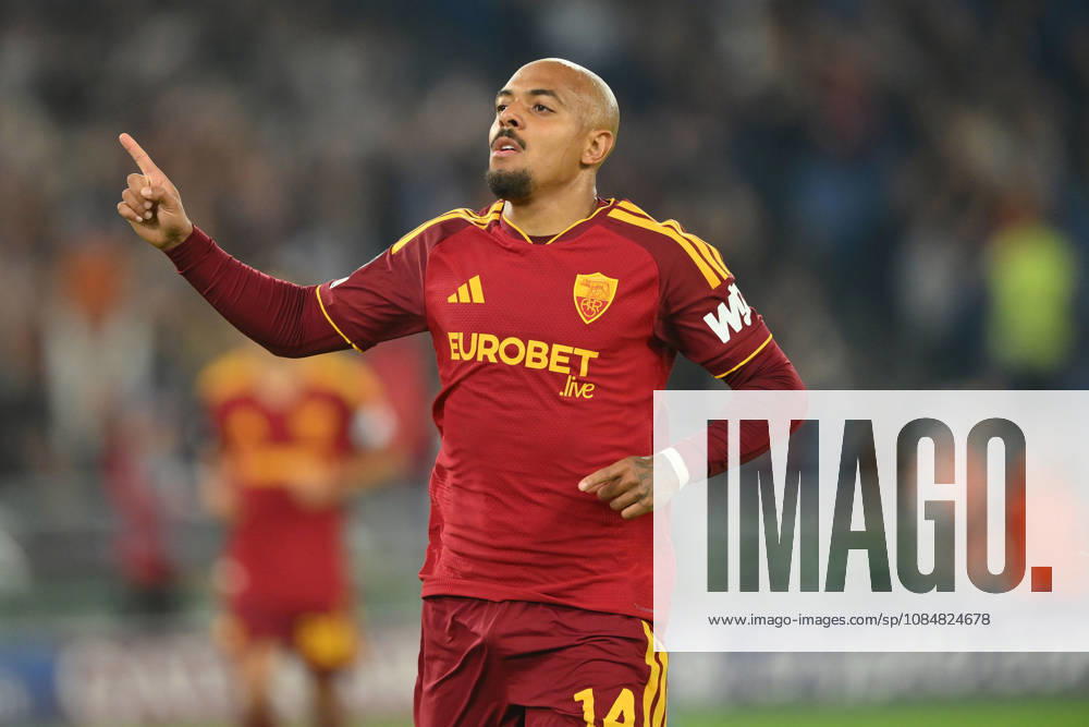 AS Roma v Slovan Bratislava - UEFA Champions League ROME, ITALY - OCTOBER 20 : Donyell Malen of AS Roma celebrates after scores The penalty during the Champions League match between Slovan Bratislava at Stadio Olimpico on October 20 ,2026 in Rome, Italy. Claudio Pasquazi Anadolu Rome Italy. Editorial use only. Please get in touch for any other usage.