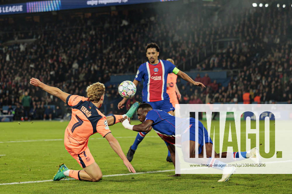 Fermin Lopez and Willian Pacho seen during UEFA Champions League 2026 2027 league phase game between teams of Paris Saint-Germain Football Club and FC Barcelona, Barca (Maciej Rogowski Ball Raw Images PT) Paris Parc des Princes France