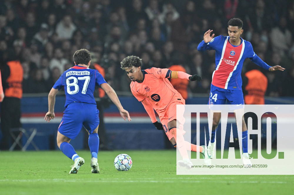 Paris Saint-Germain v Barcelona - UEFA Champions League PARIS, FRANCE - OCTOBER 20: Lamine Yamal of Barcelona in action during UEFA Champions League match between Paris Saint-German and Barcelona at Parc des Princes in Paris, France on October 20, 2026. Mustafa Yalcin Anadolu Paris France. Editorial use only. Please get in touch for any other usage.