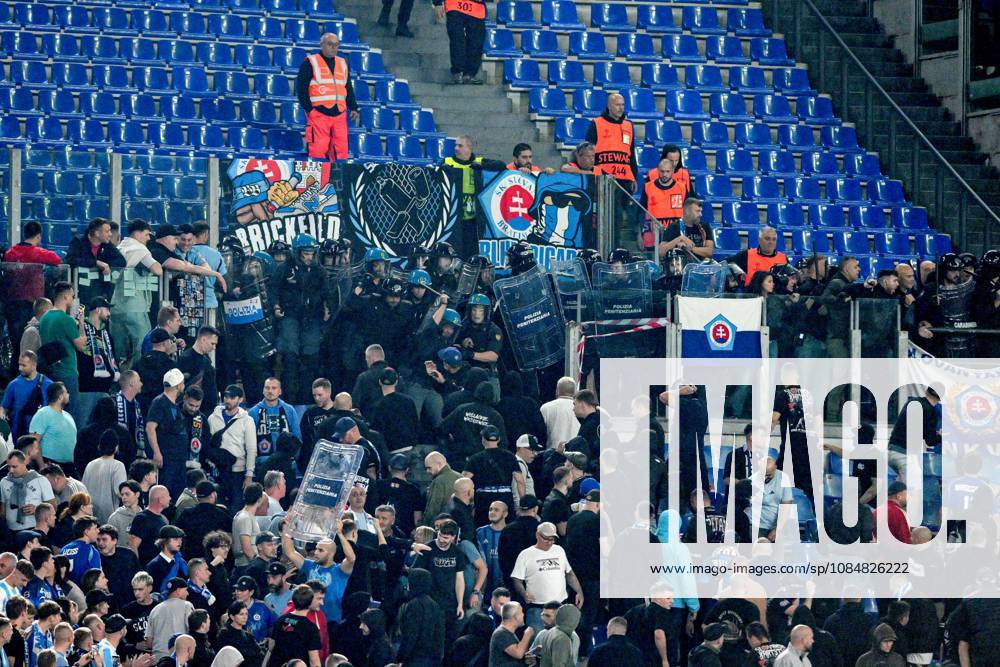 Foto IPP Roberto Ramaccia Roma 20 10 2026 Calcio:Uefa Champions League 2026- 2027 Roma vs Slovan Bratislava Nella foto scontri tifosi vs polizia - italyphotopress world copyright Roma italy Italia ITALY