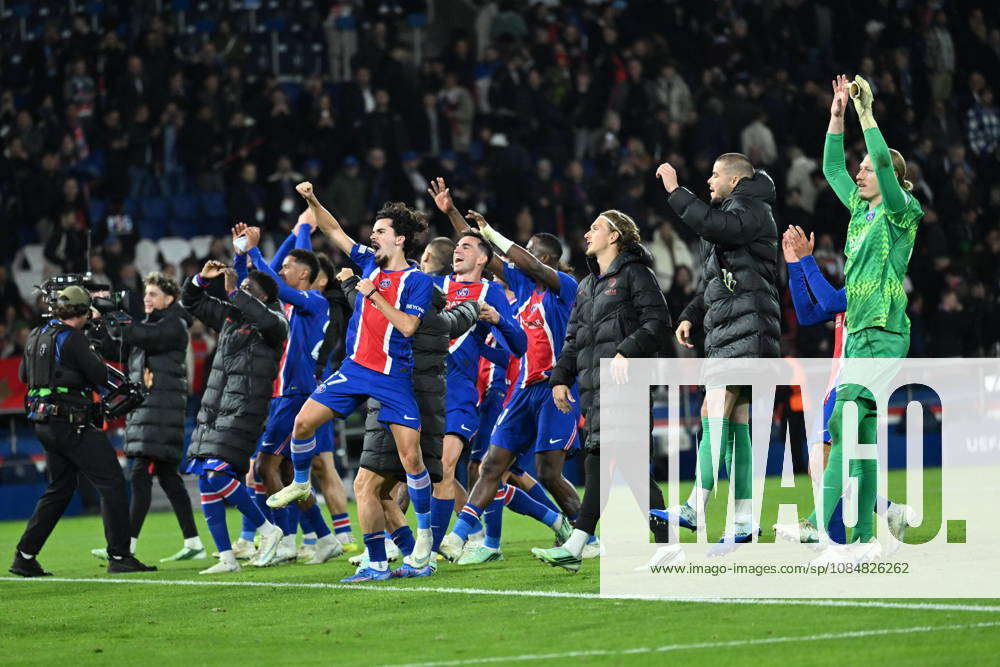 Paris Saint-Germain v Barcelona - UEFA Champions League PARIS, FRANCE - OCTOBER 20: Players of PSG celebrate the victory after UEFA Champions League match between Paris Saint-German and Barcelona at Parc des Princes in Paris, France on October 20, 2026. Mustafa Yalcin Anadolu Paris France. Editorial use only. Please get in touch for any other usage.