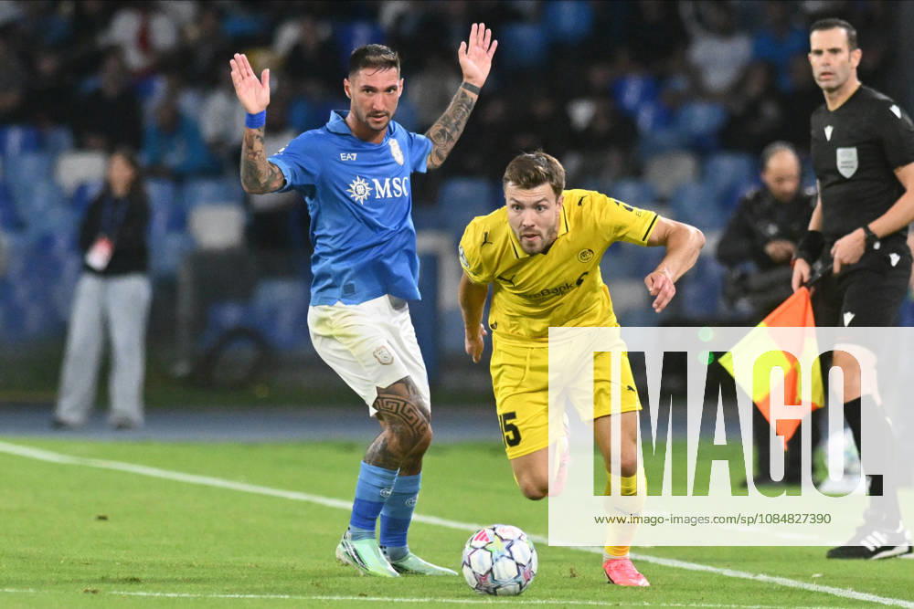 IPA89964827 - Fredrik Andre Bjorkan of Bodo Glimt battles for the ball with Matteo Politano of SSC Napoli during the UEFA Champions League match between SSC Napoli and Bodo Glimt at Diego Armando Maradona Stadium