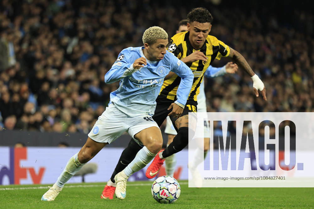 Manchester City v AEK Athens, Champions League Rico Lewis (82) of Manchester City runs from Kervin Arriaga (16) of AEK Athens during the Champions League match between Manchester City and AEK Athens at the Etihad Stadium, Manchester, UK on 20 October 2026. Manchester Etihad Stadium Manchester UK Editorial use only ,