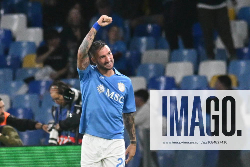 IPA89965262 - Matteo Politano of SSC Napoli celebrates after scoring the 1-0 goal during the UEFA Champions League match between SSC Napoli and Bodo Glimt at the Diego Armando Maradona Stadium