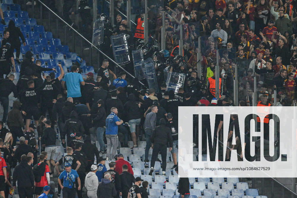 IPA89965296 - Clashes between fans in the stands during the UEFA Champions League soccer match between Roma and Slovan Bratislava at the Olimpico Stadium on October 20, 2026, in Rome, Lazio. During the AS Roma vs. Slovan Bratislava UEFA Champions League soccer match in Rome, Italy, on October 20, 2026