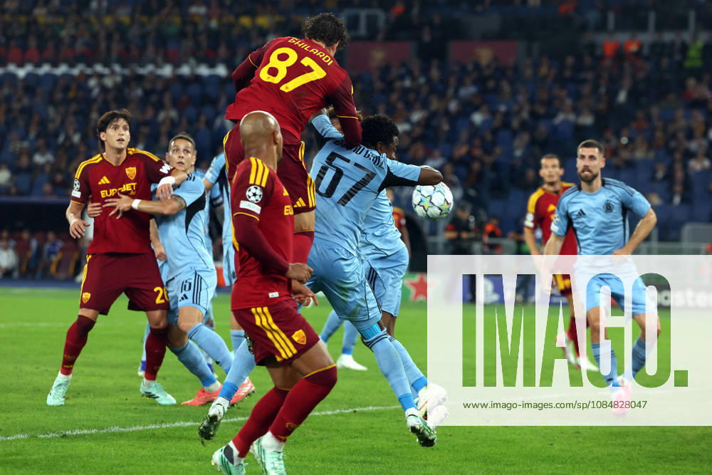 SOCCER - UEFA Champions League - AS Roma vs. Slovan Bratislava Photo by IPA ABACAPRESS.COM89964405 - Rome, Italy - October 20, 2026: Daniele Ghilardi (center back) of AS Roma and Sandro Cruz (left back) of SK Slovan Bratislava, seen in action during the 2026-2027 UEFA Champions League soccer match between AS Roma and SLOVAN BRATISLAVA at the Olympic Stadium in Rome. Roma Italy