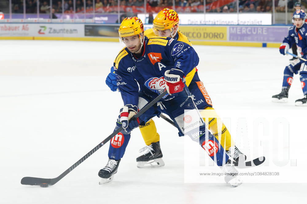 Swiss Life Arena, Zurich, SWITZERLAND, 2026–2027 Season, Men s Ice Hockey National League: ZSC Lions vs. HC Davos, Denis Malgin (ZSC Lions) vs. Filip Zadina (HC Davos)