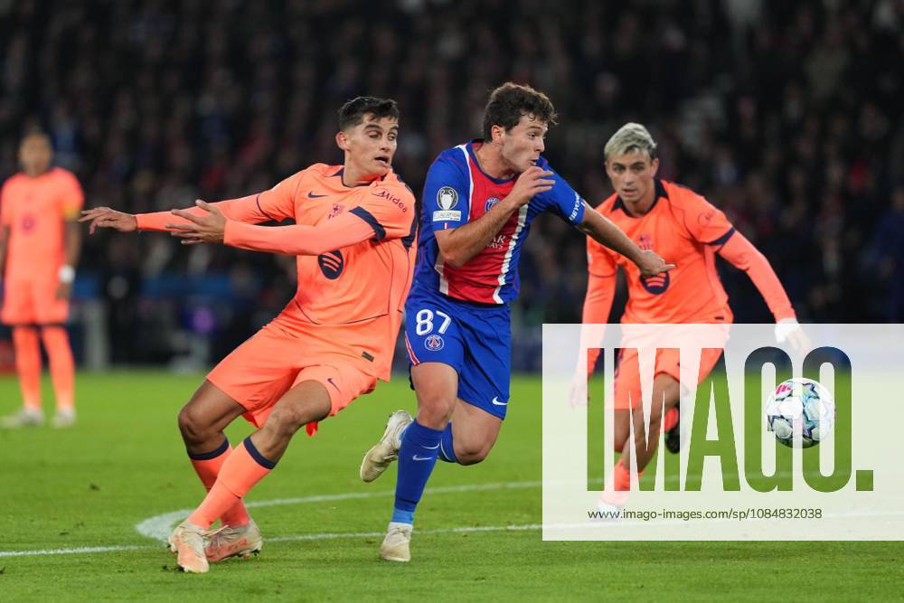 Joao Neves of PSG beats Gerard Martin of Barcelona Paris Saint-Germain v Barcelona, UEFA Champions League, Football, Parc des Princes, Paris, France - 20 Oct 2026Paris Parc des Princes France