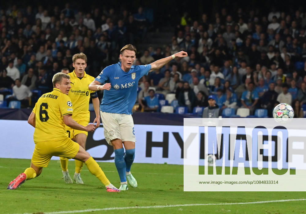 (261021) -- NAPLES, Oct. 21, 2026 -- Napoli s Scott McTominay (R) scores during the UEFA Champions League football match between Napoli and Bodo Glimt in Naples, Italy, Oct. 20, 2026. (Photo by Xinhua) (SP)ITALY-NAPLES-FOOTBALL-UEFA CHAMPIONS LEAGUE-NAPOLI VS BODO GLIMT AugustoxCasasoli