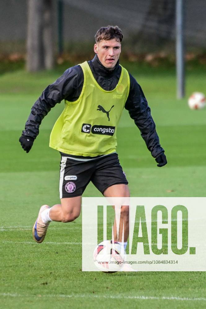 Arkadiusz Pyrka: Pauli in Action—Germany, Hamburg, Training Facility on Kollaustrasse, Soccer, 2. Bundesliga, FC St. Pauli