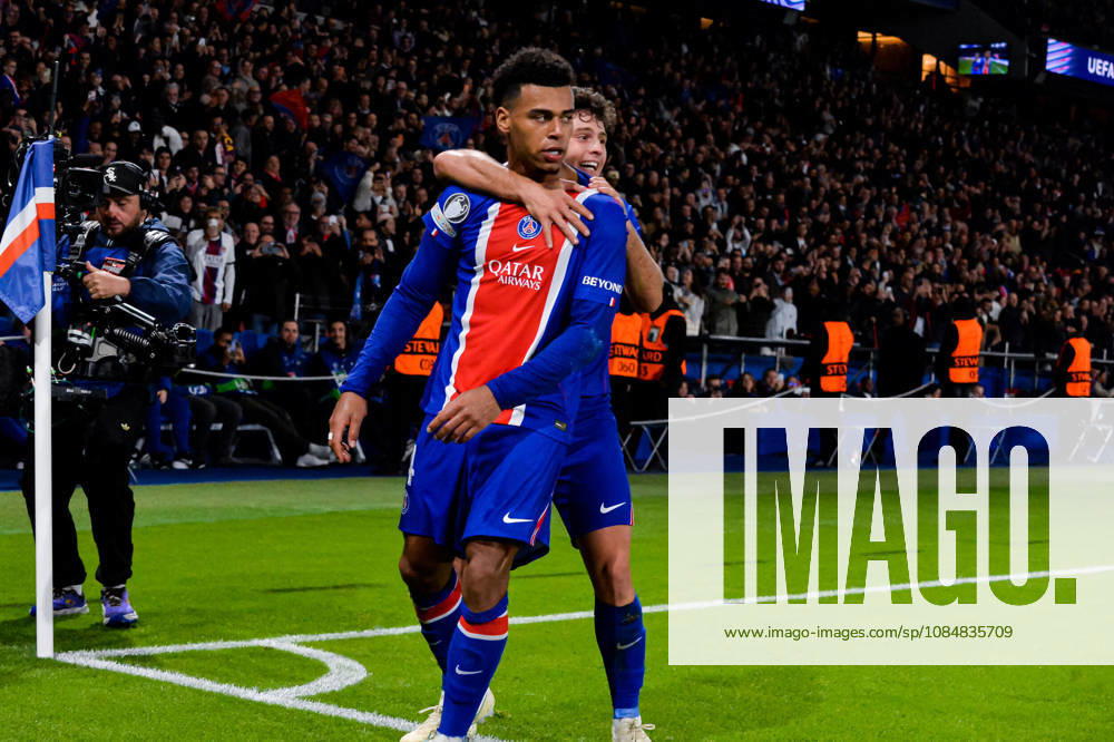 Joie des joueurs du Paris SG aprés le but de Desire Doue (Paris SG) - Match de Ligue Des Champions 2026-2027 (LDC) PSG - Barcelone (4-2) au Parc des Princes à Paris, le 20 octobre 2026. 2026-2027 Champions League (UCL) match: PSG vs. Barcelona (4–2) at the Parc des Princes in Paris, October 20, 2026. Paris France