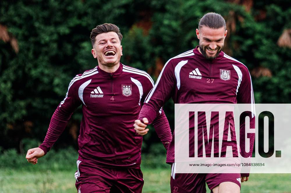 Anderlecht s Giulian Biancone and Anderlecht s Leo Petrot pictured during a training session of Belgian soccer team RSC Anderlecht, Wednesday 21 October 2026 in Brussels, in preparation of tomorrow s match against Polish Jagiellonia Bialystok, on day three of the UEFA Europa League league phase. EMILExWINDAL x190469024x