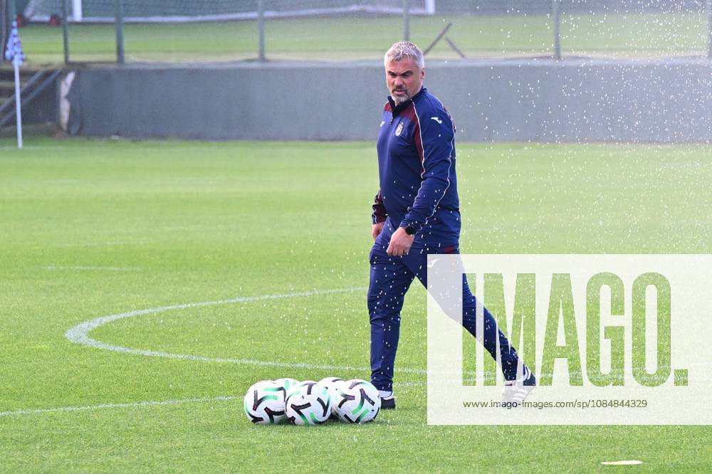 Training session of Trabzonspor in Turkiye TRABZON, TURKIYE - OCTOBER 21: Head coach Thomas Reis directs players during Trabzonspor s final training session at the Mehmet Ali Yilmaz Facilities in Trabzon, Turkiye, on October 21, 2026, ahead of UEFA Conference League match against Hearts. Selcuk Kilic Anadolu Trabzon Turkey. Editorial use only. Please get in touch for any other usage.