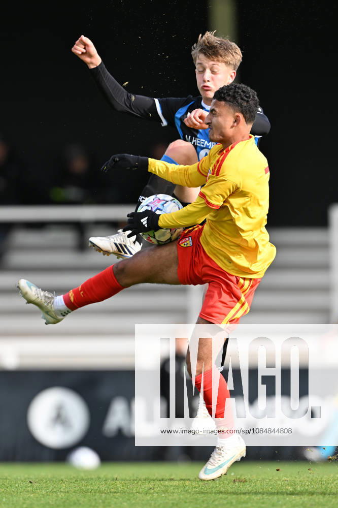 Youth League Club Brugge vs RC Lens Mateo Haesaert (74) of Club Brugge NXT fighting for the ball with Mohamed Seddik (7) of Lens during the Uefa Youth League matchday 3 game in the League phase in season 2026 - 2027 between Club Brugge KV and Racing Club De Lens Under 19 on October 21 , 2026 in Roeselare, Belgium. (Photo by David Catry sportpix) Roeselare Belgium