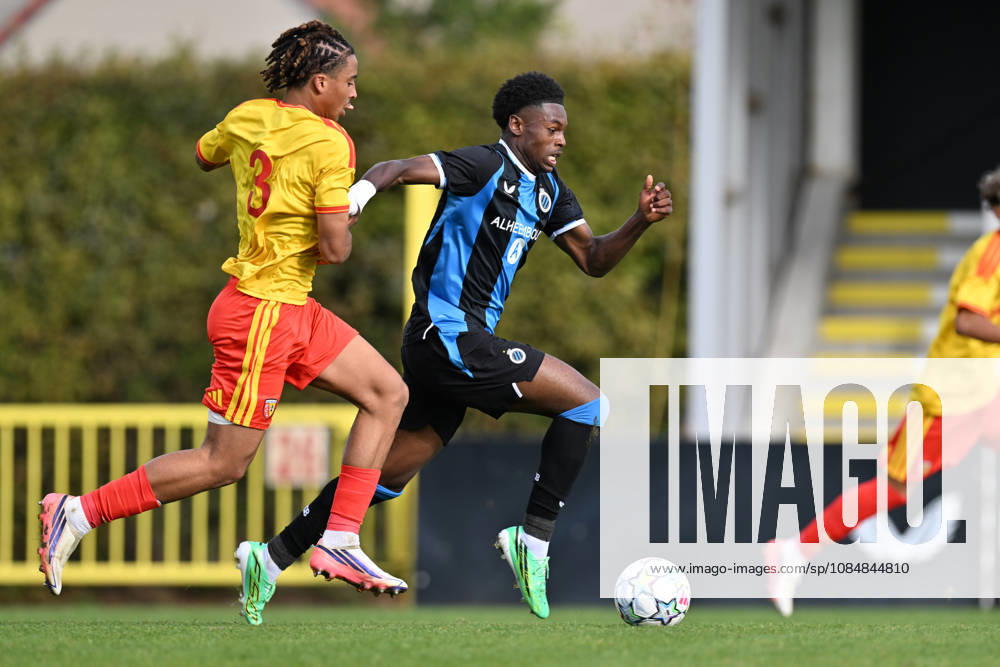 Youth League Club Brugge vs RC Lens Mohamed Sissoko (3) of Lens defending on Clever Ossohou (87) of Club Brugge NXT during the Uefa Youth League matchday 3 game in the League phase in season 2026 - 2027 between Club Brugge KV and Racing Club De Lens Under 19 on October 21 , 2026 in Roeselare, Belgium. (Photo by David Catry sportpix) Roeselare Belgium