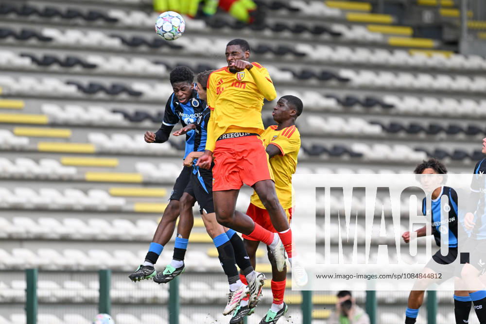 Youth League Club Brugge vs RC Lens Samba Coulibaly (54) of Club Brugge NXT fighting for the ball with Elijah Mendy (5) of Lens during the Uefa Youth League matchday 3 game in the League phase in season 2026 - 2027 between Club Brugge KV and Racing Club De Lens Under 19 on October 21 , 2026 in Roeselare, Belgium. (Photo by David Catry sportpix) Roeselare Belgium