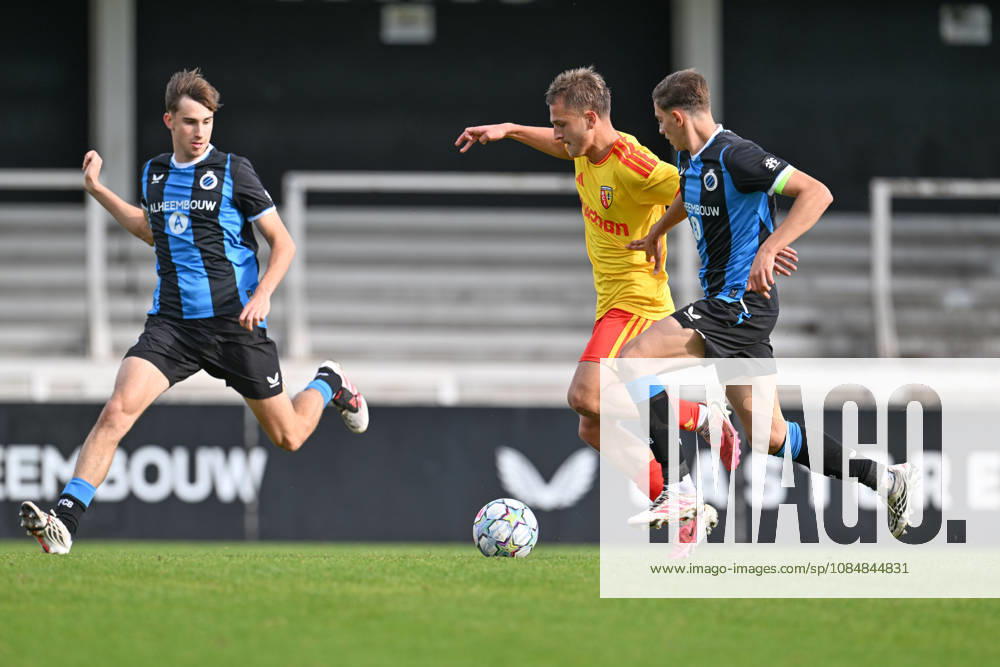 Youth League Club Brugge vs RC Lens Axl Wins (98) of Club Brugge NXT and Gianluca Okon (86) of Club Brugge NXT defending on Leopold Joursky (8) of Lens during the Uefa Youth League matchday 3 game in the League phase in season 2026 - 2027 between Club Brugge KV and Racing Club De Lens Under 19 on October 21 , 2026 in Roeselare, Belgium. (Photo by David Catry sportpix) Roeselare Belgium
