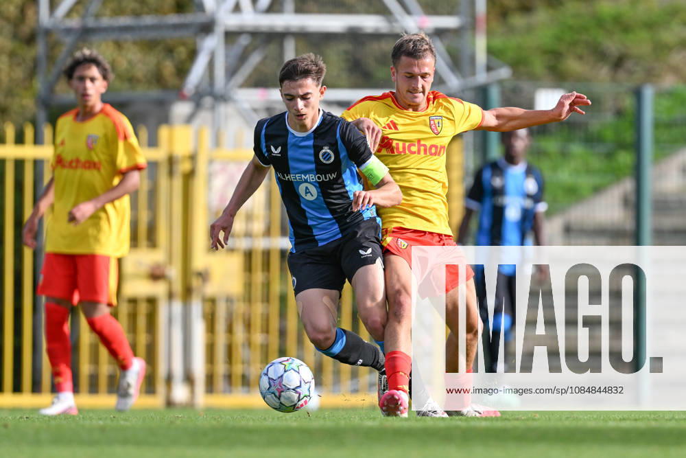 Youth League Club Brugge vs RC Lens Gianluca Okon (86) of Club Brugge NXT fighting for the ball with Leopold Joursky (8) of Lens during the Uefa Youth League matchday 3 game in the League phase in season 2026 - 2027 between Club Brugge KV and Racing Club De Lens Under 19 on October 21 , 2026 in Roeselare, Belgium. (Photo by David Catry sportpix) Roeselare Belgium