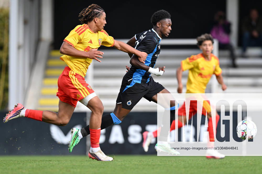 Youth League Club Brugge vs RC Lens Mohamed Sissoko (3) of Lens defending on Clever Ossohou (87) of Club Brugge NXT during the Uefa Youth League matchday 3 game in the League phase in season 2026 - 2027 between Club Brugge KV and Racing Club De Lens Under 19 on October 21 , 2026 in Roeselare, Belgium. (Photo by David Catry sportpix) Roeselare Belgium