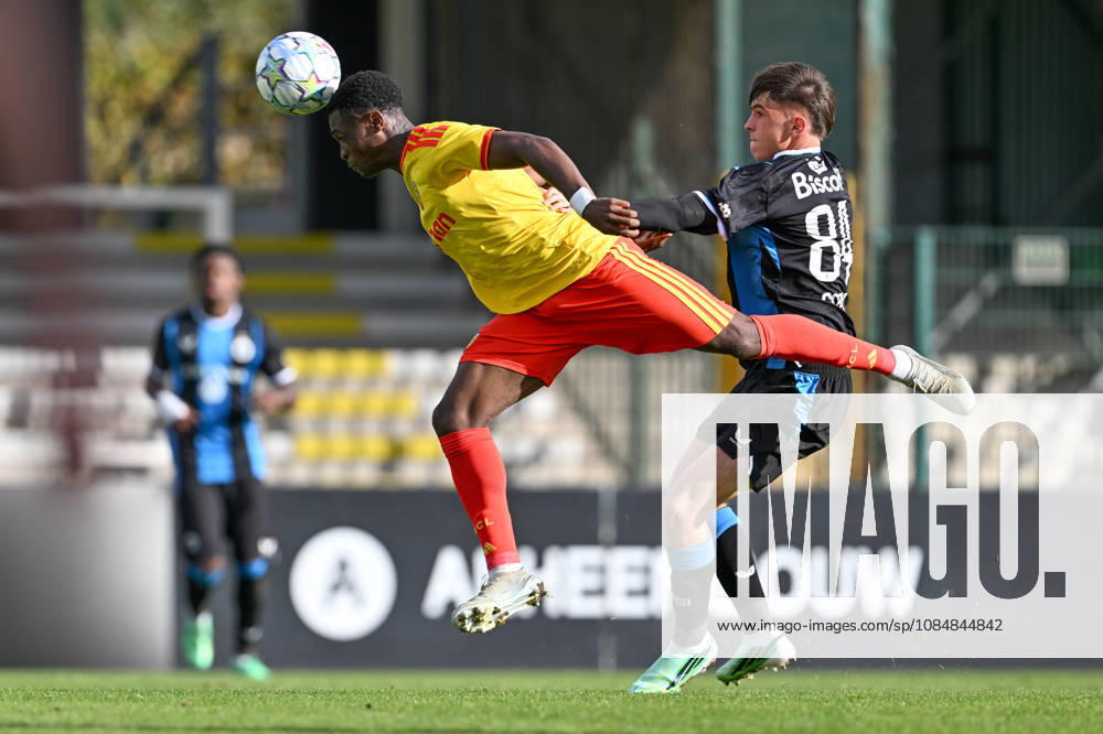 Youth League Club Brugge vs RC Lens Kamil Adebayo (4) of Lens defending on Matteo Soria (84) of Club Brugge NXT during the Uefa Youth League matchday 3 game in the League phase in season 2026 - 2027 between Club Brugge KV and Racing Club De Lens Under 19 on October 21 , 2026 in Roeselare, Belgium. (Photo by David Catry sportpix) Roeselare Belgium