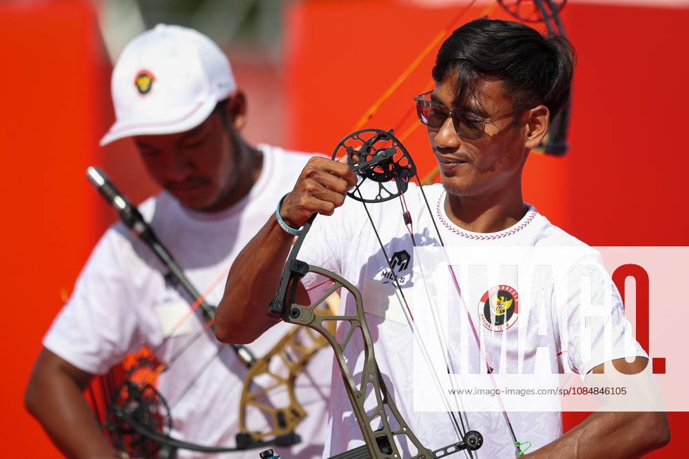 Indonesia Wins Silver in Mens Compound Doubles Para Archery OKAZAKI, JAPAN OCTOBER 21, 2026: Indonesian para archers Ken Swagumilang (left) and Arif Firmansyah (right)prepare to compete against Thailand in the mens compound doubles final. Okazaki Aichi Jepang
