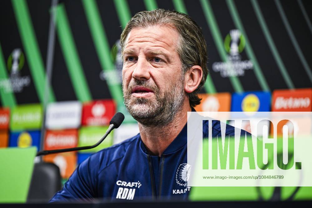Rik De Mil, head coach of KAA Gent pictured during a press conference, PK, Pressekonferenz of Belgian soccer team KAA Gent, Wednesday 21 October 2026 in Braga, Portugal. The team is preparing for the second match of the UEFA Conference League league phase against Portuguese SC Braga tomorrow. TOM GOYVAERTS TomxGoyvaerts x190514487x