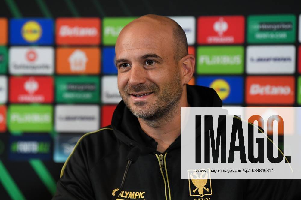 STVV s head coach Frederic De Meyer pictured during a press conference, PK, Pressekonferenz of Belgian soccer team Sint-Truidense VV, Wednesday 21 October 2026 in Herning, Denmark, in preparation of tomorrow s game against Danish FC Midtjylland on the second day of the UEFA Conference League league phase. JILLxDELSAUX x190514568x