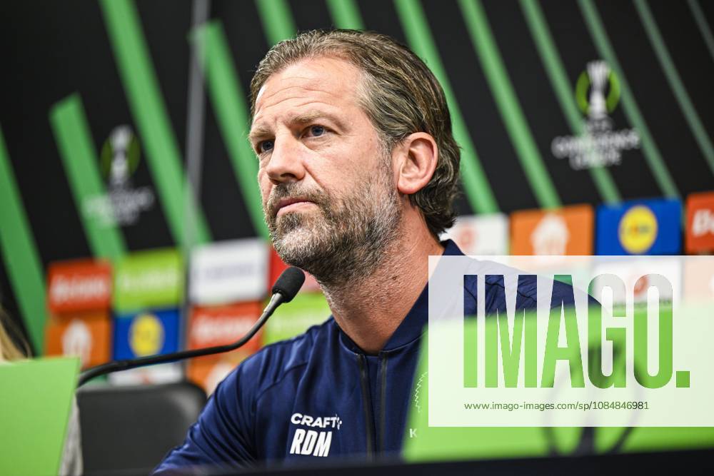 Rik De Mil, head coach of KAA Gent pictured during a press conference, PK, Pressekonferenz of Belgian soccer team KAA Gent, Wednesday 21 October 2026 in Braga, Portugal. The team is preparing for the second match of the UEFA Conference League league phase against Portuguese SC Braga tomorrow. TOM GOYVAERTS TomxGoyvaerts x190514650x