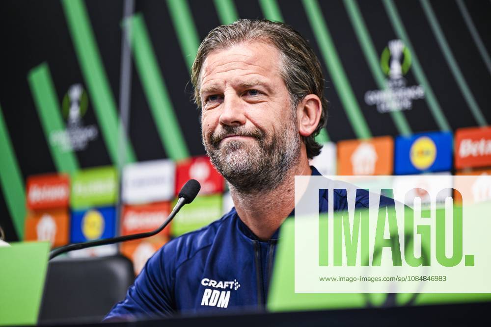 Rik De Mil, head coach of KAA Gent pictured during a press conference, PK, Pressekonferenz of Belgian soccer team KAA Gent, Wednesday 21 October 2026 in Braga, Portugal. The team is preparing for the second match of the UEFA Conference League league phase against Portuguese SC Braga tomorrow. TOM GOYVAERTS TomxGoyvaerts x190514660x