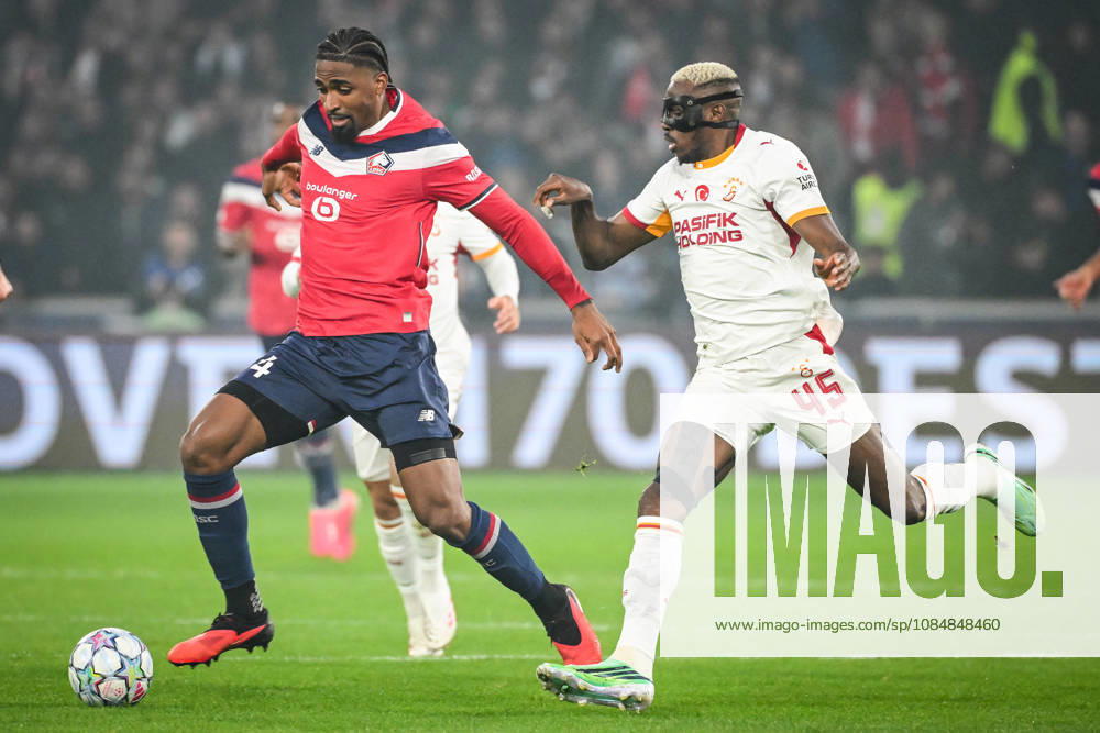 Villeneuve-D ascq, France, France: Alexsandro VICTOR DE SOUZA RIBEIRO of Lille and Victor OSIMHEN of Galatasaray during the UEFA Champions League, League Phase MD3 match between Lille OSC (LOSC) and Galatasaray SK at Pierre Mauroy Stadium on October 21, 2026 in Villeneuve-d Ascq near Lille, France. Lille OSC V Galatasaray SK - UEFA Champions League - ZUMAm308 20261021_zsp_m308_005