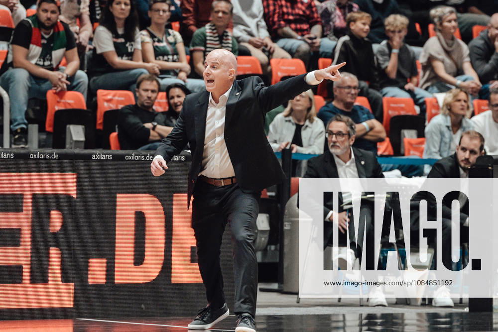 Game Day 4 of the Basketball Eurocup: Niners Chemnitz vs. Slask Wroclaw, October 21, 2026, starting at 7:00 p.m., Chemnitz, Chemnitz Arena. Pictured: Head Coach Danny Franco. Matchday 4 of the Basketball Eurocup: Niners Chemnitz vs. Slask Wroclaw, Chemnitz, Saxony, Germany