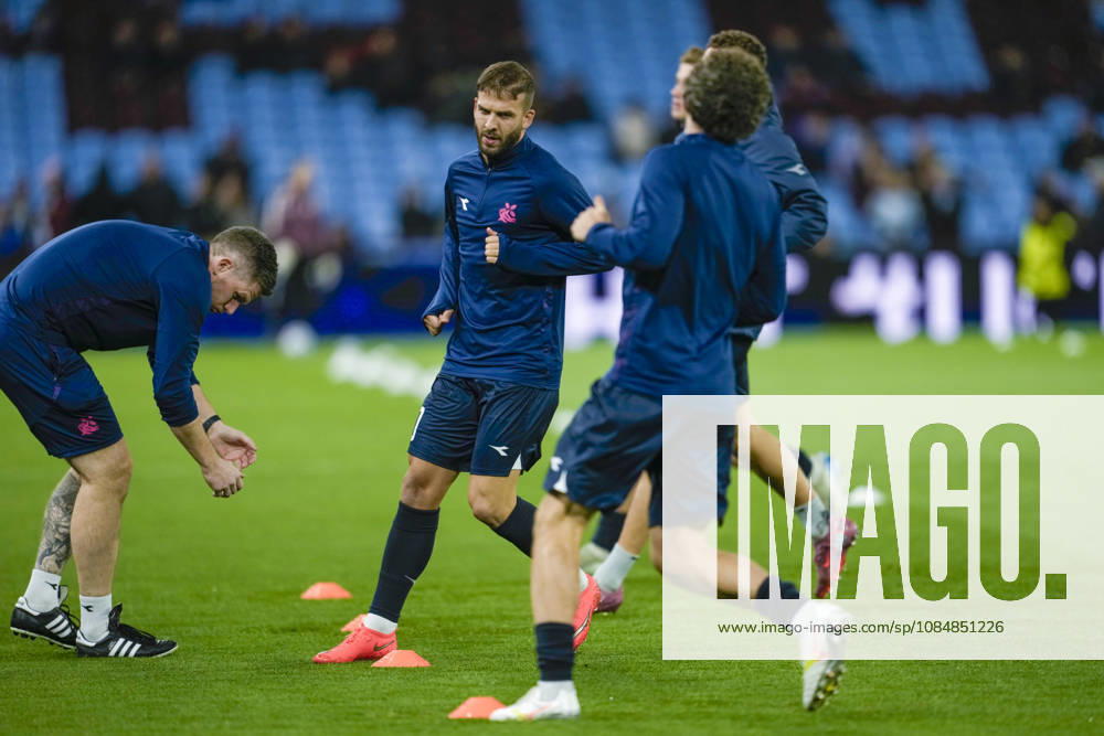 Soccer, Champions League 2026–2027 Aston Villa vs. Viking, Birmingham, England, October 21, 2026: Viking’s Zlatko Tripic warms up for the Champions League soccer match between Aston Villa and Viking at Villa Park in Birmingham. Photo: Beate Oma Dahle, NTB, Birmingham, England. . RESTRICTED USE FOR BETTING COMPANIES.