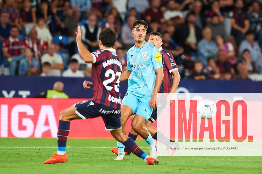 Manu Sanchez of Levante UD and Hugo Rincon of Athletic Club during the LaLiga EA Sports match between Levante UD and Athletic Club at Estadi Ciutat de València on October 21, 2026, in Valencia, Spain