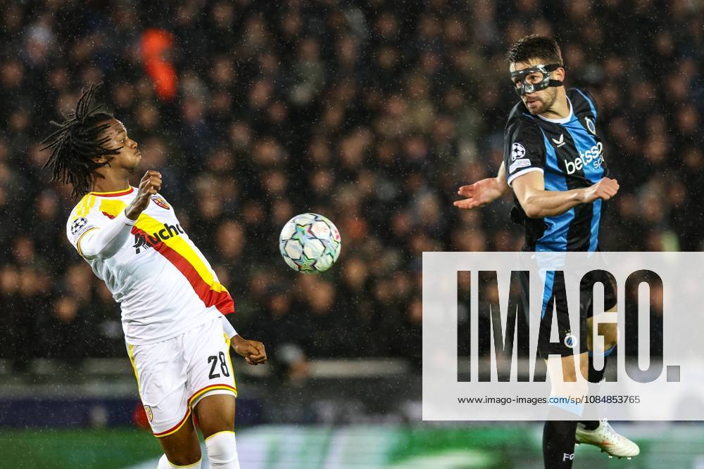 Lens Junior Kadile and Club s Brandon Mechele fight for the ball during a soccer game between Belgian Club Brugge KV and French Racing Club de Lens, Wednesday 21 October 2026 in Brugge, on day three of the UEFA Champions League league phase. BRUNOxFAHY x190538842x