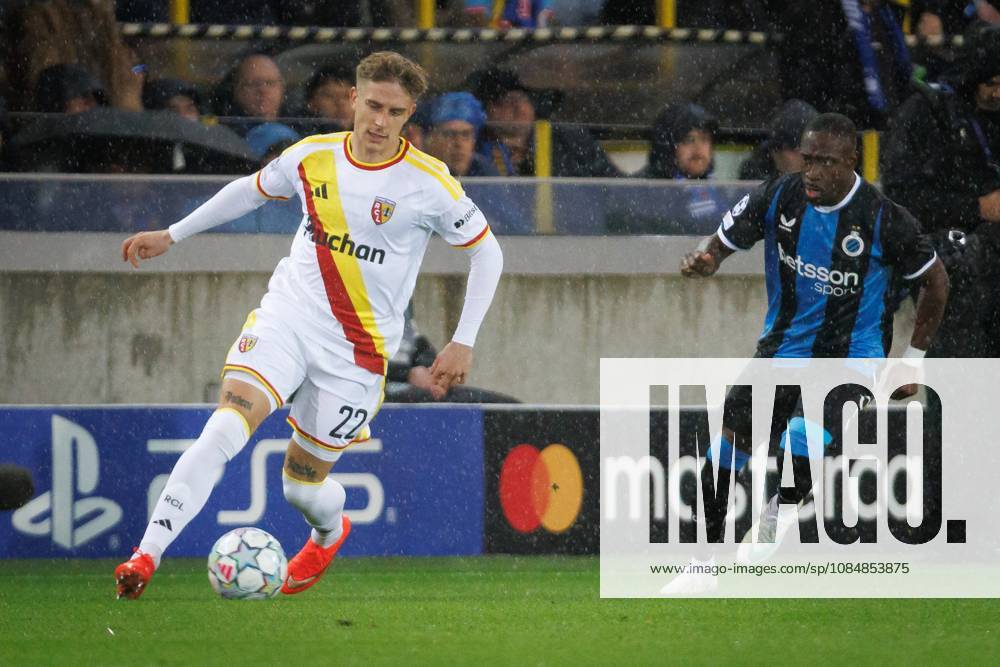 Lens MichaÅ‚ Skoras and Club s Carlos Forbs fight for the ball during a soccer game between Belgian Club Brugge KV and French Racing Club de Lens, Wednesday 21 October 2026 in Brugge, on day three of the UEFA Champions League league phase. KURTxDESPLENTER x190539494x