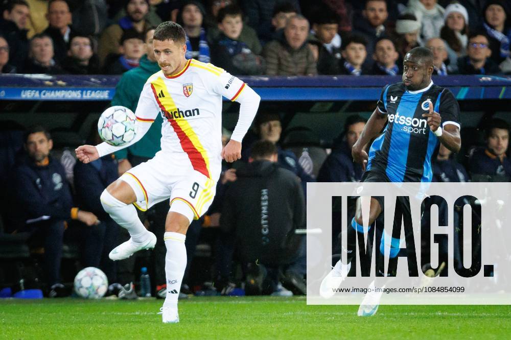 Lens Thorgan Hazard and Club s Carlos Forbs fight for the ball during a soccer game between Belgian Club Brugge KV and French Racing Club de Lens, Wednesday 21 October 2026 in Brugge, on day three of the UEFA Champions League league phase. KURTxDESPLENTER x190540531x