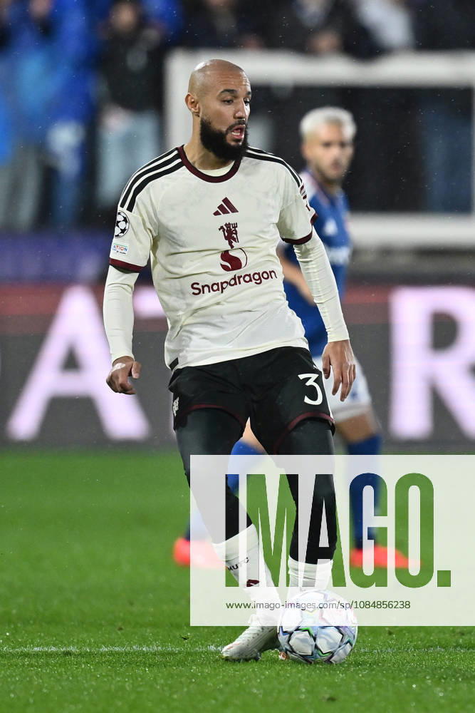 IPA90000271 - Noussair Mazraoui of Manchester United, ManU F.C. is in action during the UEFA Champions League Matchday 3 soccer match between Como 1907 and Manchester United F.C. at the Giuseppe Sinigaglia Stadium on October 21, 2026, in Como, Italy.
