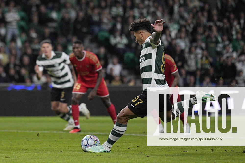 Luis Suarez of Sporting CP scores a goal during the match between Sporting CP v Lask at Estádio José Alvalade on October 21, 2026 in Lisbon, Portugal (Photo by Pedro Loureiro Sports Press Photo)