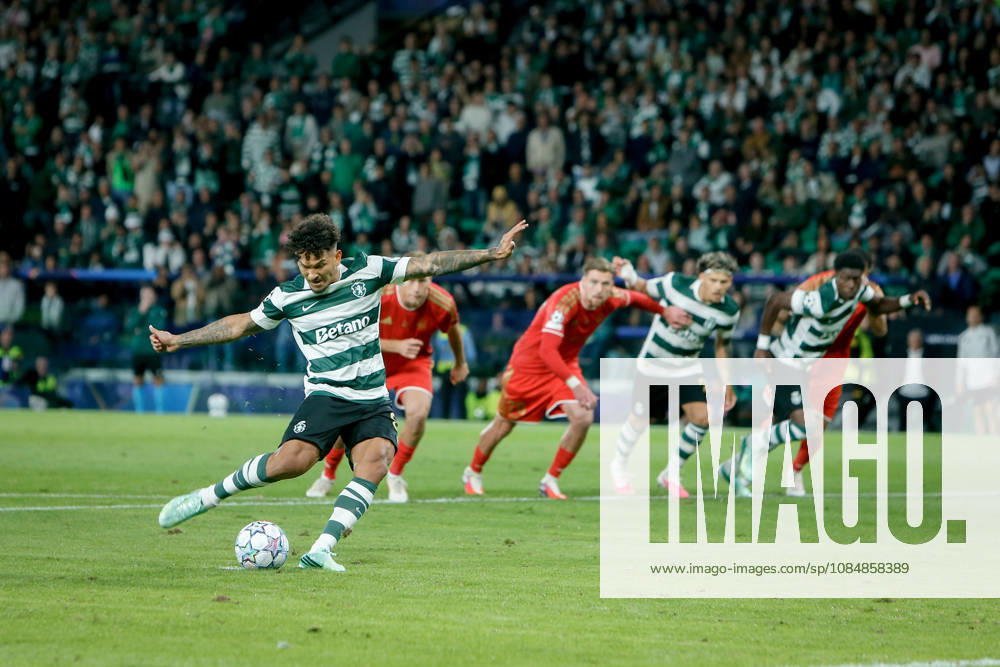 Luis Suárez forward of Sporting CP penalty kick during the match between Sporting CP v Lask at Estádio José Alvalade on October 21, 2026 in Lisbon, Portugal (Photo by Valter Gouveia Sports Press Photo)