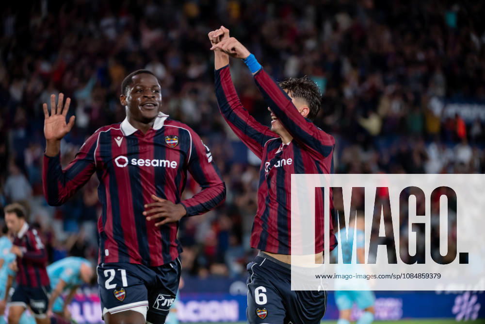 ETTA EYONG of Levante UD (L) celebrates his goal and the third of his team with DANI REQUENA of Levante UD (R) during the LaLiga EA Sports, match between Levante UD and Athletic Club at Ciutat de Valencia stadium Soccer 2026: LaLiga: Levante UD - Athletic Club - ZUMAs385 20261021_zsp_s385_043