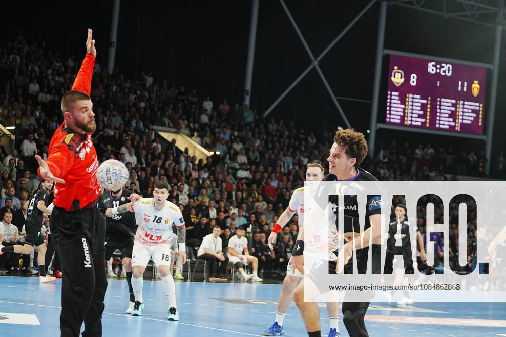 HANDBALL - CHAMPIONS LEAGUE - NANTES v VARDA SKOPJE - 21 10 2026 Nantes 21 Octobre 2026 17 Noam Leopold of HBC Nantes and 25 Milosz Walac of Varda Skopje during the EHF Champions League, handball match between HBC Nantes and Vardar Skopje on 21 October 2026 at H Arena in Nantes, France - Photo Laurent Lairys NantesFrance
